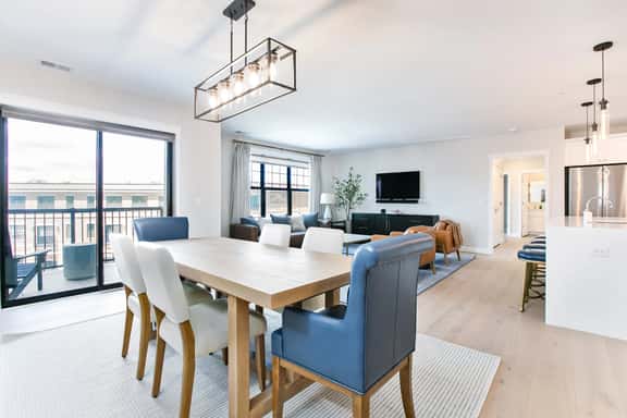 Luxury Condo Near Campus - Image 1