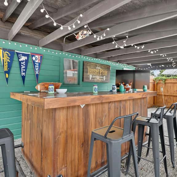 Campus to Cookout-Your Perfect Notre Dame Stay! - Image 1